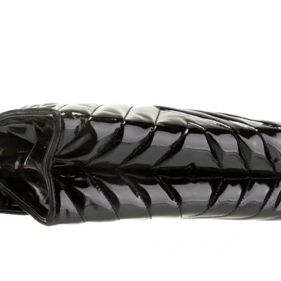 ✨💎1989-1991✨💎 CHANEL SERIES ONE 💎V STITCH ENAMEL COCO MARK BAG W/ CARD/COA/DUSTY - Picture 4 of 16